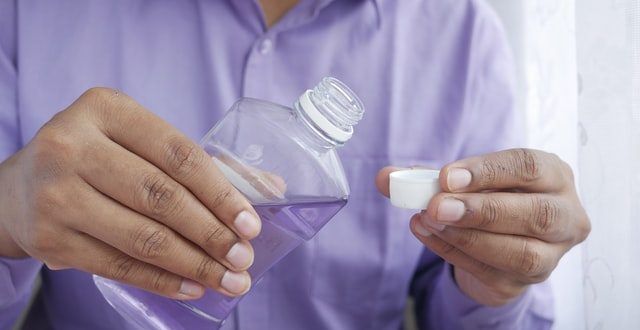 Mouthwash: advantages vs disadvantages