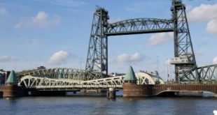 De Hef bridge in Rotterdam city