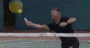 Australian cricketers play tennis in Karachi hotel