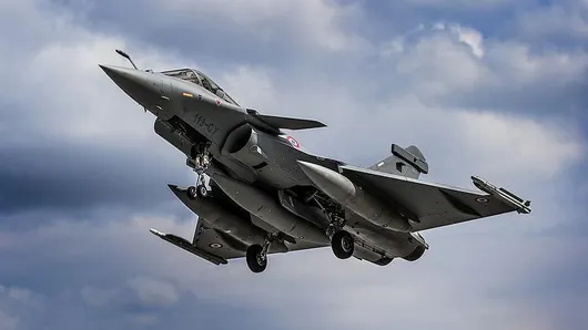 Rafale jet vs JF17 thunder