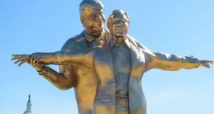 Controversial statue of Jeffrey Epstein and Donald Trump in Titanic pose