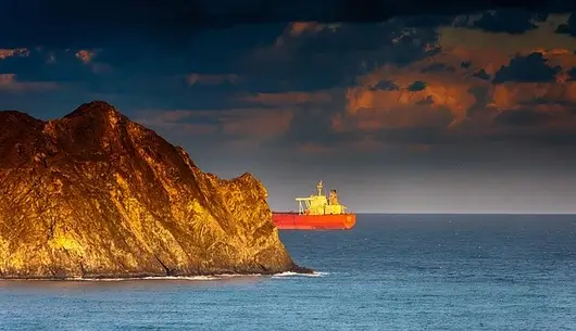 Pakistan starts oil imports via Red Sea