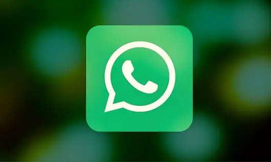 Mobile screen illustrating WhatsApp's new bubble feature enabling users to chat while using other apps simultaneously