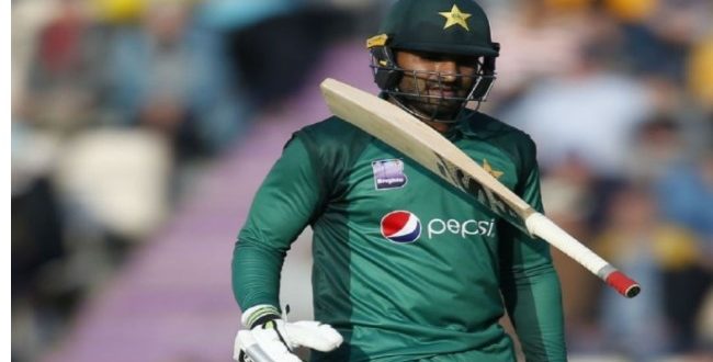 Cricketer Asif Ali Heavy Bat reason