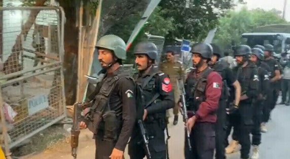 KPK police commandoes at Zaman Park Lahore