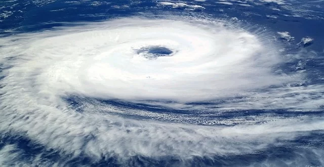 Cyclone Biperjoy hit Karachi